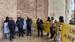 Assisi, sit-in per chiedere la liberazione di Alberto Trentini: lettera a Papa Leone XIV