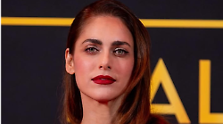 Miriam Leone, la nuova vita da mamma: "Mio marito e mio figlio sono venuti con me sul set. Quando ero incinta le costumiste allargavano i miei vestiti di nascosto"