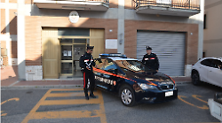 Spara colpi in aria a Capodanno davanti a un negozio e pubblicano il video sui social: denunciati due uomini di 53 e 39 anni 