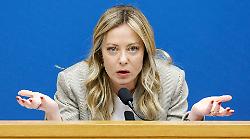 Fine vita, Meloni: "Lo Stato deve combattere solitudine e abbandono. Decide il Parlamento"