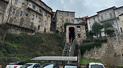 Narni, al via i lavori per gli ascensori. In programma la sostituzione e la messa in sicurezza degli impianti di risalita dal Suffragio al centro