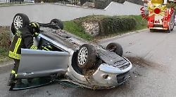 Incidente a Terni: anziano estratto dall&rsquo;auto dai vigili del fuoco