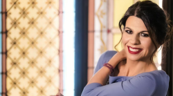 Splendida cornice, anticipazioni di stasera 30 aprile: ospiti in studio Claudia Gerini e Tosca