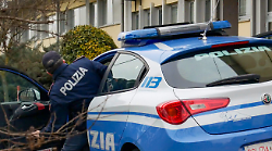 Richiede l'intervento della polizia ma viene denunciato 