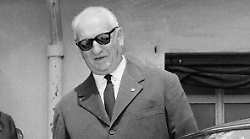 Enzo Ferrari, la doppia vita con Lina Lardi e la moglie Laura. Poi l'amicizia speciale con Fiamma Breschi: "Lo avevo scambiato per un contadino"