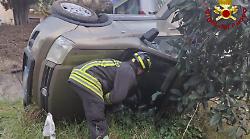 Terni, incidente autonomo a Collescipoli: anziano finisce fuori strada