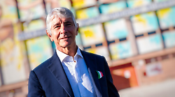 Gubbio, Premio Bandiera al ministro Andrea Abodi e all'Istituto dell'Enciclopedia Italiana Treccani