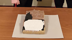 Scappa all'alt dei carabinieri e getta 1 chilo di cocaina purissima dall'auto: arrestato 54enne 