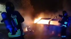 Narni, fiamme nell'auto: vigili del fuoco intervengono per l'incendio in strada Calvese