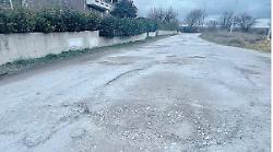 Gubbio, buche larghe quanto la strada: il caso di via Benedetto Croce