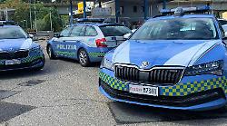 Fermato per un controllo, nel bagagliaio dell'auto aveva nascosto 20 chili di hashish: arrestato