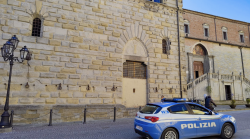 Polizia in azione a Citt&agrave; di Castello: 24enne trovata con hashish