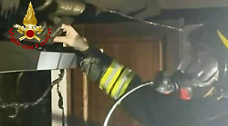 Incendio in un appartamento: quattro persone trasportate in ospedale 