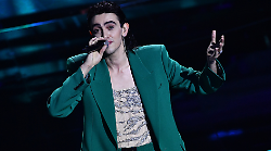 Michele Bravi e l'aneddoto sul ritorno a Sanremo: "La mia famiglia ha ascoltato 'Prima o poi' e ha detto 'finalmente una bella canzone"