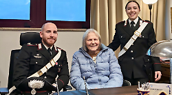 Tenta di soffiare 11.500 euro a un'anziana 82enne: sventata truffa del conto corrente. Denunciato un 19enne