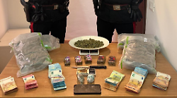 Sorpreso in centro con hashish: in casa aveva 2 chili di marijuana e 18mila euro in contanti. Arrestato 