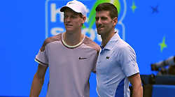 Jannik Sinner contro Novak Djokovic, la semifinale agli Australian Open sar&agrave; visibile in chiaro: orario e dove vederla 