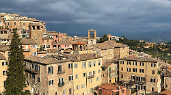 Perugia dall'alto: le 5 terrazze panoramiche con i paesaggi che hanno ispirato i grandi pittori