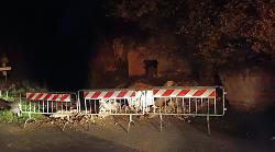 Narni, si distaccano grossi massi e terra sulla strada per Nera Montoro. Tecnici del Comune al lavoro 