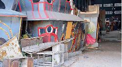 Volontari con ramazze alla mano a Papigno per pulire gli ex Studios: la nuova vita dei capannoni