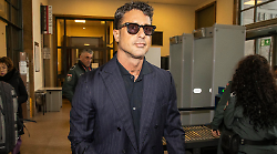 Caso Signorini, chiusi i profili social di Fabrizio Corona. Meta: "Violazioni multiple degli standard della community"