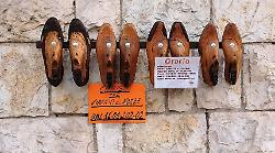 Perugia, il calzolaio smart che chiude "per viaggio di nozze"