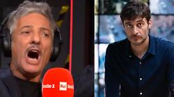 Fiorello critica gli orari della prima serata Rai: "Cos&igrave; si perdono le nuove serie tv"