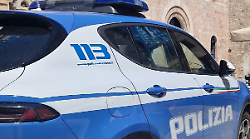 Si introduce in un negozio approfittando della pausa pranzo e ruba 500 euro di vestiti: denunciato 44enne