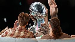 Super Bowl, gli spot ai raggi X: il costo da capogiro, i pi&ugrave; attesi del 2026 e le pubblicit&agrave; che hanno fatto la storia