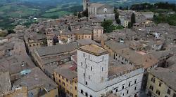 Arrivi e presenze a Todi: nuova impennata di visitatori stranieri