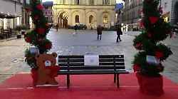 Panchina simbolo d'amore a Citt&agrave; di Castello: in piazza Matteotti contro ogni forma di violenza