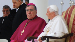 Morto l'ex vescovo Riccardo Fontana: sar&agrave; sepolto nella cripta della cappella della Madonna del Conforto. Cos&igrave; le esequie