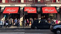 Lo storico negozio di giocattoli dei reali inglesi chiude in Italia due anni dopo l'apertura