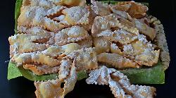 Frappe o Chiacchiere, chi &egrave; nato prima? Storia e curiosit&agrave; del dolce tipico del Carnevale