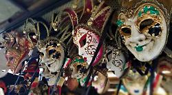 Sequestrati oltre 6 mila prodotti di Carnevale: segnalati e sanzionati i titolari dei negozi 