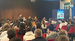 La scuola di Passignano sul Trasimeno ricorda Peppino Impastato. L'ira del centrodestra: "Perch&eacute; c'era un'esponente della Cgil?". La replica: "Da anni lotta contro la mafia"