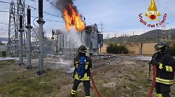 Blackout a Foligno, incendio nella centrale elettrica: in fiamme un trasformatore da 150.000 volt
