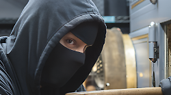 Ladro muore dopo colpo di pistola in seguito a tentato furto in una casa