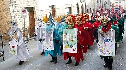 Gubbio, Carnevale dei ragazzi: annullata la sfilata in centro storico. Chieste le dimissioni del sindaco 