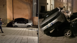 Auto impazzita a Citt&agrave; di Castello: sale sugli scalini del monastero e finisce in bilico sopra due macchine in sosta