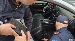 Orvieto, 9 chili di cocaina nascosti in un'intercapedine sotto la moquette dell'auto: arrestato dalla Polstrada
