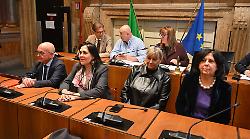 Terni, esordio in consiglio comunale per i nuovi assessori della giunta Bandecchi. E il sindaco rilancia la vertenza ospedale