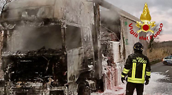Camion in fiamme sul raccordo Perugia-Bettolle