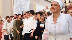 Studenti sfilano con il Calendimaggio: torna  il premio in memoria di Carlo Lampone