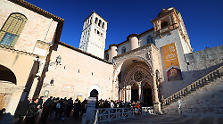 Ostensione di San Francesco: il percorso e i primi pellegrini della giornata. Le foto della mattinata