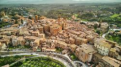 Quali vip hanno casa in Umbria?  Le celebrit&agrave; italiane e internazionali che hanno scelto il cuore verde dell'Italia