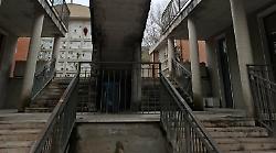 Donna derubata all'esterno del cimitero di Pierantonio con il trucco della gomma bucata