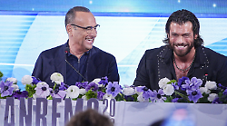 Sanremo 2026, la scaletta minuto per minuto: gli orari degli ospiti e dei cantanti in gara