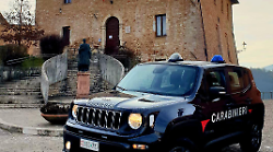 Sorpreso in auto con arnesi da scasso e tubi pluviali in rame: denunciato 36enne