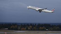 Un viaggio di speranza finisce in tragedia: neonato bisogno di cure muore in volo